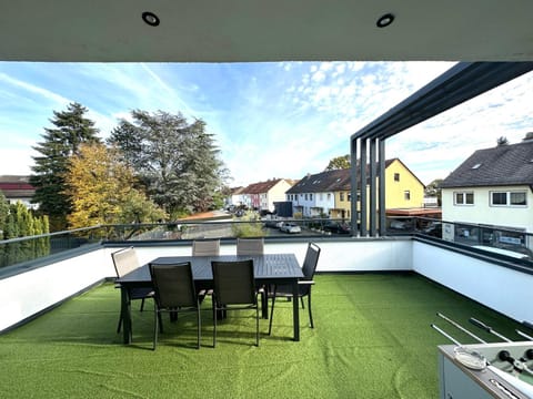 View (from property/room), Balcony/Terrace, Dining area