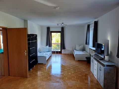 L8 Street-Hösbach-Four Bed Rooms Flat Condo in Aschaffenburg