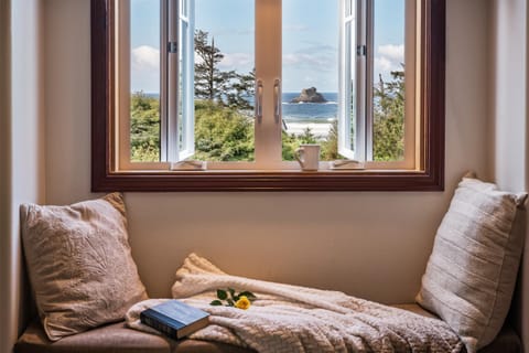 Arch Cape Inn and Retreat Bed and Breakfast in Washington