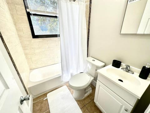 Lennox C402 Peaceful & Perfect Private 1-br Apartment in Philadelphia