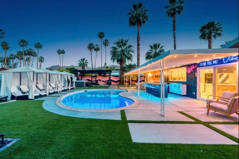 Blush & Ritz - with Pools Spa & Speakeasys House in Palm Springs
