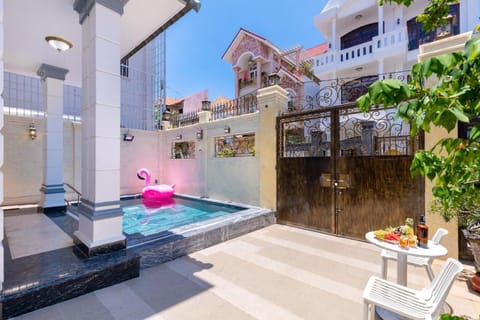 Property building, Patio, Day, View (from property/room), Balcony/Terrace, Pool view, Swimming pool, Swimming pool, sunbed