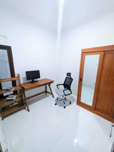 Mini tropical home with office Casa in Kerambitan