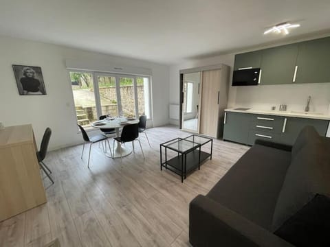 01.Studio#Creteil#Loft#Cinéma Condo in Saint-Maur-des-Fossés