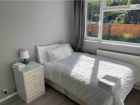 Lovely and quiet 2 Bedroom maisonette.Free parking Apartment in London Borough of Southwark