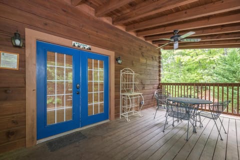 Firefly Lodge Private Log Cabin with Mountain Views! House in Buncombe County