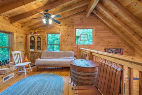 Firefly Lodge Private Log Cabin with Mountain Views! House in Buncombe County