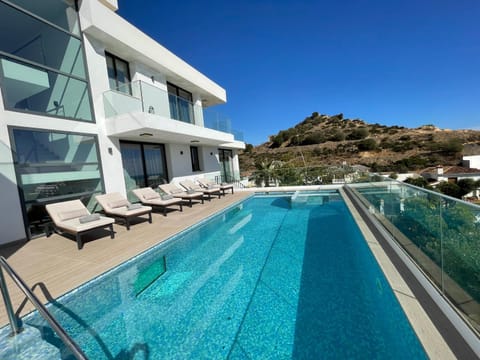 Stunning villa in Benalmádena with amazing views, pool and large gym Villa in Benalmadena