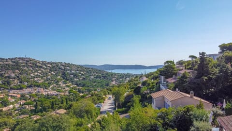 Villa vue mer au calme Casa in Cavalaire-sur-Mer