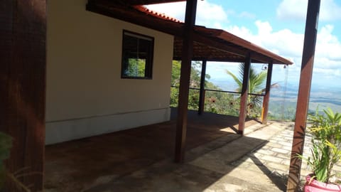 Cantinho da Mata. A Natureza no Quintal. Ibituruna House in Governador Valadares