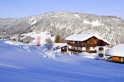 Property building, Day, Natural landscape, Winter, Mountain view