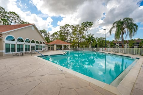 Naples Condo with Pool Access - 3 Mi to Beaches! Apartment in Collier County