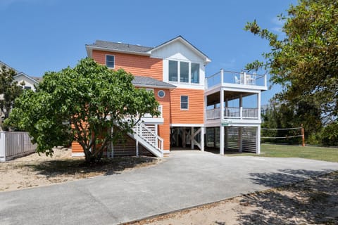 1370 - Huskers Haven by Resort Realty House in Corolla