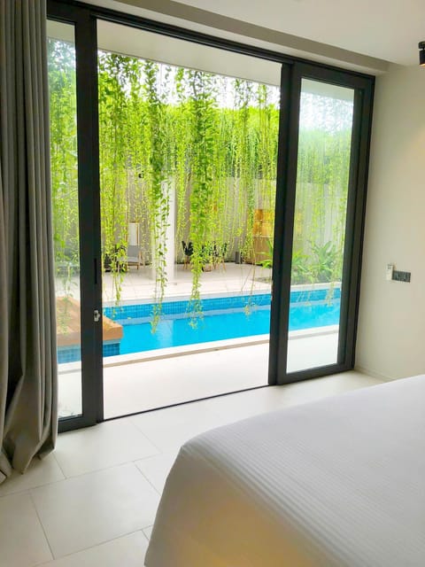 Bed, Photo of the whole room, Bedroom, Pool view, Swimming pool