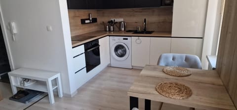 Kitchen or kitchenette, Dining area, dishwasher, pet friendly, washing machine