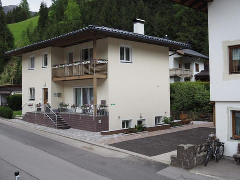 Facade/entrance, Off site, Street view