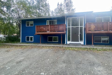 The Bear Hug Apartment in Anchorage
