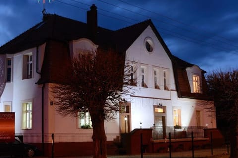 Facade/entrance, Night