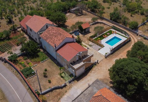 Property building, Natural landscape, Bird's eye view, Pool view, Swimming pool