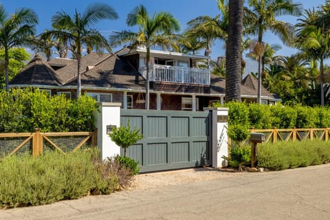 Montecito Hamptons Style Gated Resort - Steps from the Beach Villa in Montecito