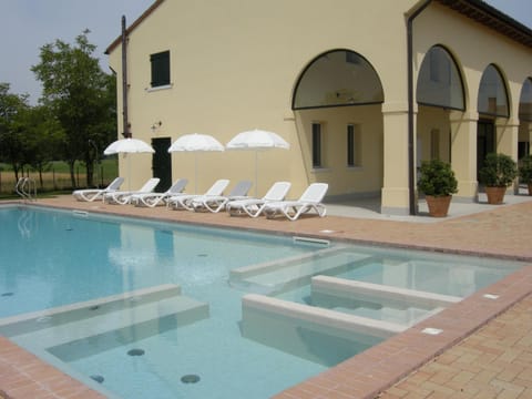 Hot Tub, Swimming pool