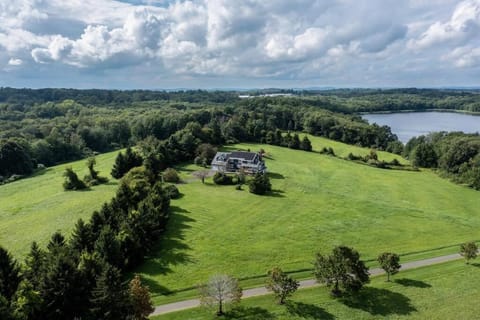 Lakeview Expanse Villa in Litchfield County