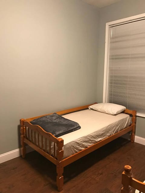 102 Private Room-Double Twin Bed in CoHi DC! Auberge de jeunesse in District of Columbia