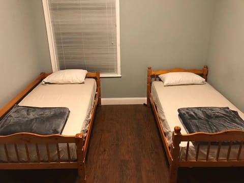 102 Private Room-Double Twin Bed in CoHi DC! Hostel in District of Columbia