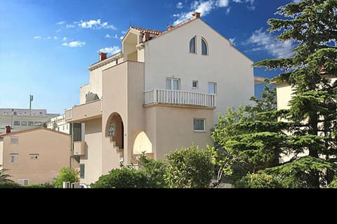 Apartments Issa Condo in Makarska