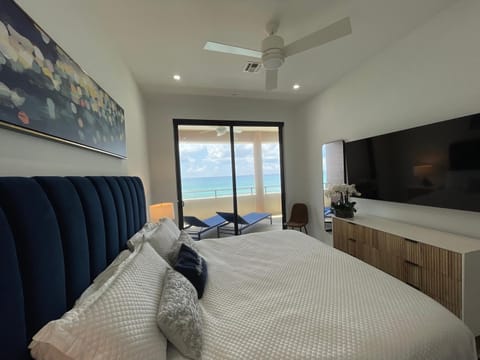Luxury Ocean front SeaDreams 2 with 7 Mile Beach Views Condo in West Bay