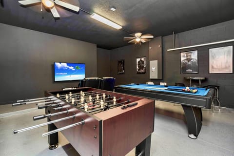 Billiard, Game Room