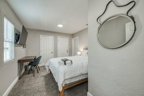 Fun City Haven Spacious Retreat in Fresno Condominio in Fresno