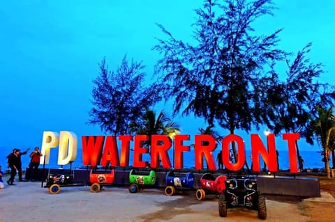 PD Seaview Sunset Cozy Staycation With Pool & Netflix, Private Unit, FIXED PRICE NO EXTRA FEE Condominio in Port Dickson