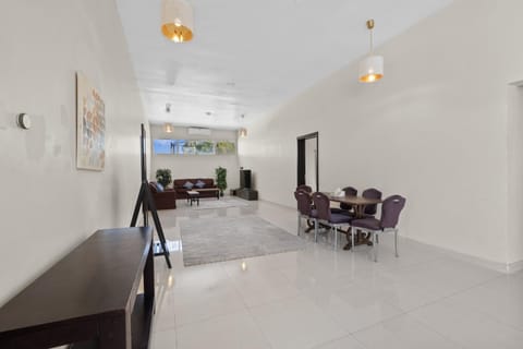 Terminal Majesty Villa Haven 3bedroom near DXB T3 Chalet in Al Sharjah