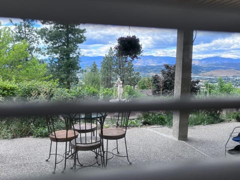 Day, Natural landscape, View (from property/room), Dining area, Mountain view