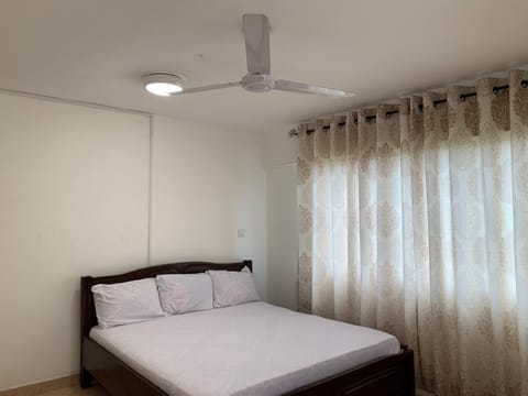 One Cozy Bedroom in a shared apartment Alquiler vacacional in Kumasi