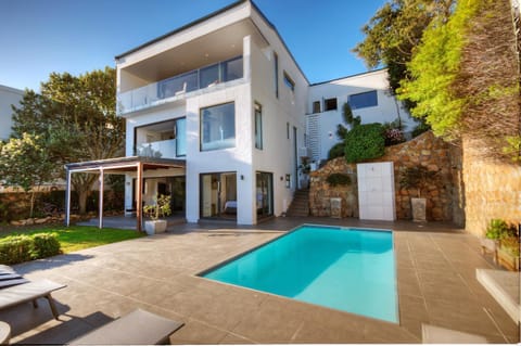 Property building, Garden view, Pool view, Swimming pool, sunbed