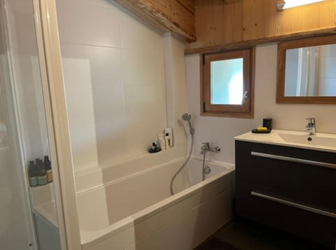 Le Chalet du Crêt - 8 pers, tout confort avec Jacuzzi Chalet in Notre-Dame-de-Bellecombe