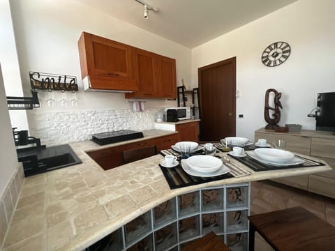 Kitchen or kitchenette, Dining area, minibar, pet friendly