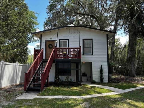 Retro Retreat Minutes From Downtown House in Ocala