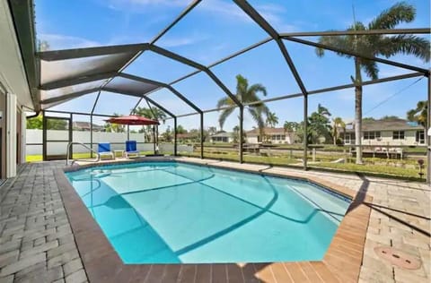 THE LAZY BARRACUDA Maison in Cape Coral