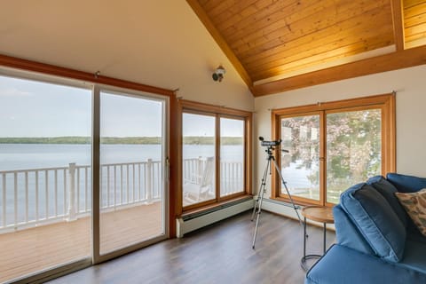 Waterfront Sidney Getaway with Private Dock! Maison in Sidney