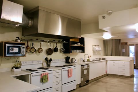 Kitchen or kitchenette, Communal kitchen