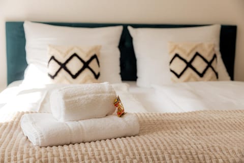 Bed, towels