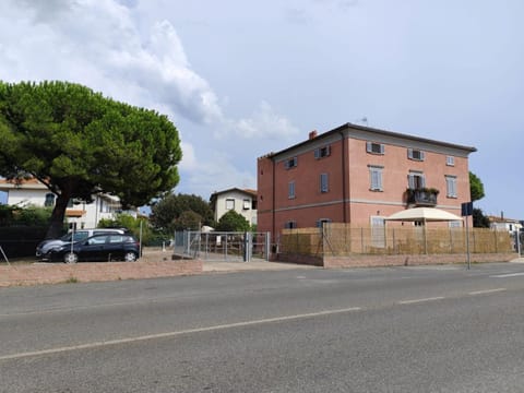 Property building, Street view, Parking