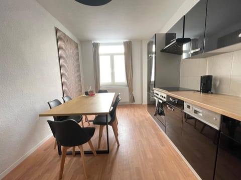 150qm - 5 rooms - free parking - MalliBase Apartments Apartment in Hanover