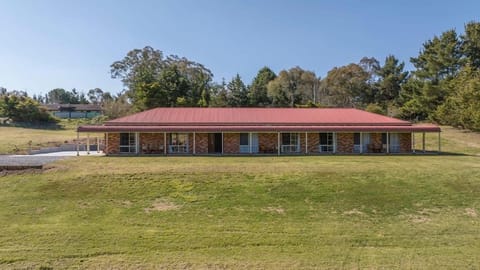 Highfields - Rural Entertainer with Valley Views House in Bathurst