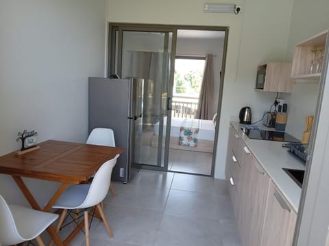 Dining area, minibar