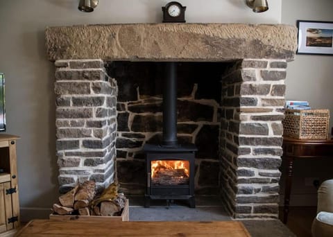 Beautiful Country Cottage House in Hayfield