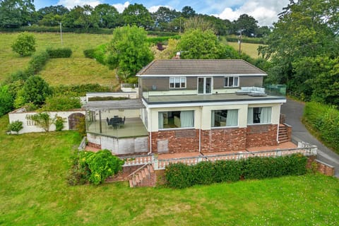 Property building, Spring, Day, Natural landscape, Garden, View (from property/room), Garden view